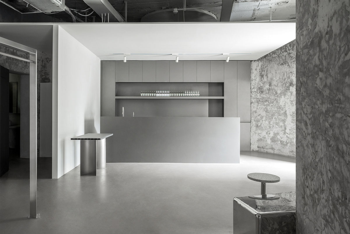 JIANGJIE DESIGN converts cylindrical cement plant into a fashion store in Hangzhou