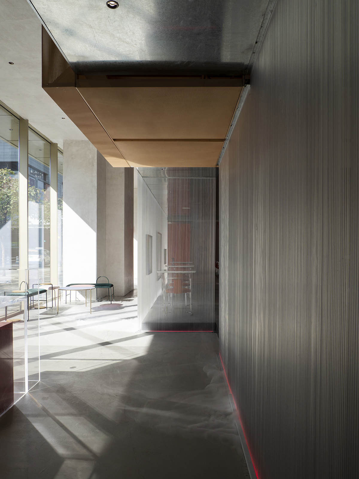 Waterfrom Design completes Doko Bar with giant bloody red boxes in Shenzhen