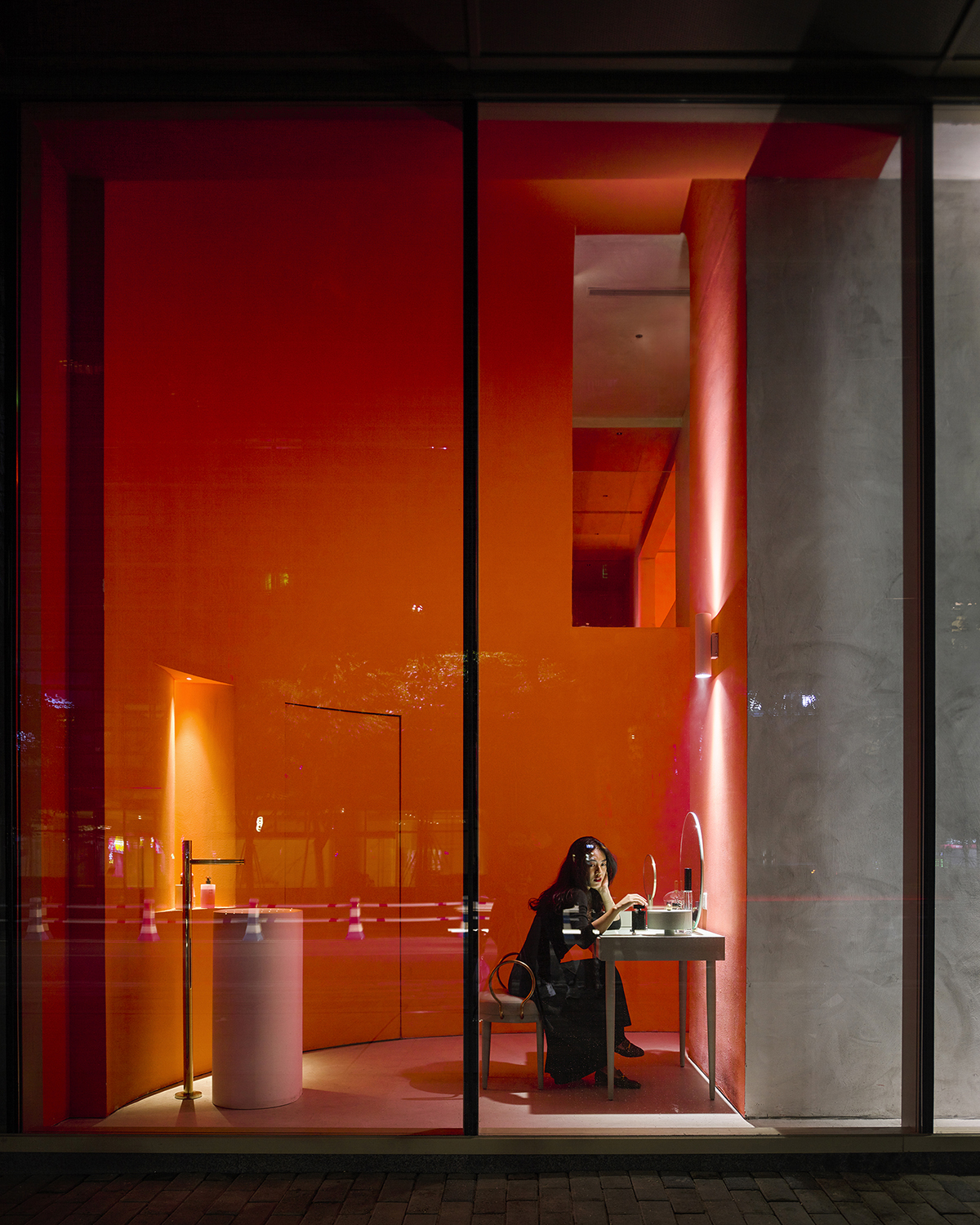 Waterfrom Design completes Doko Bar with giant bloody red boxes in Shenzhen