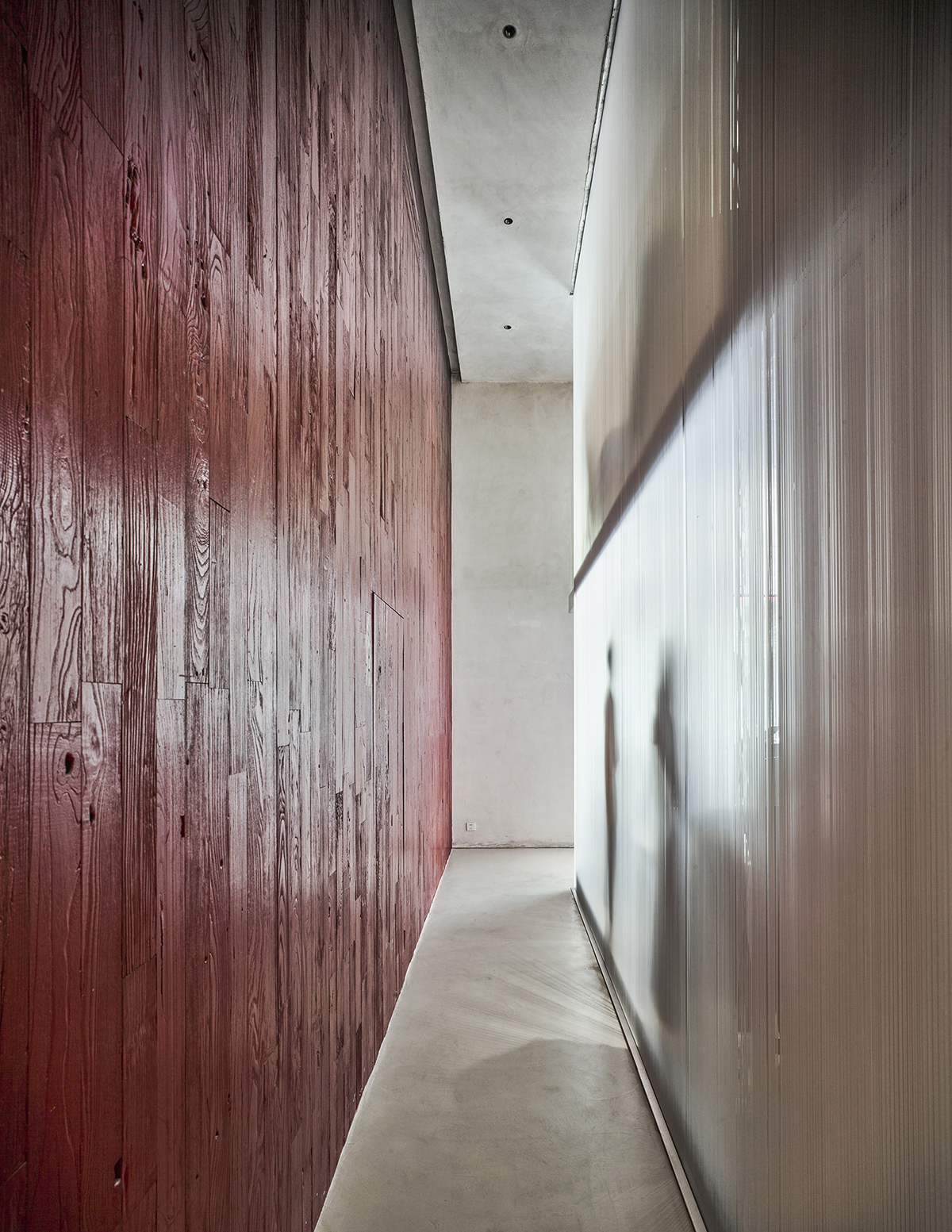 Waterfrom Design completes Doko Bar with giant bloody red boxes in Shenzhen