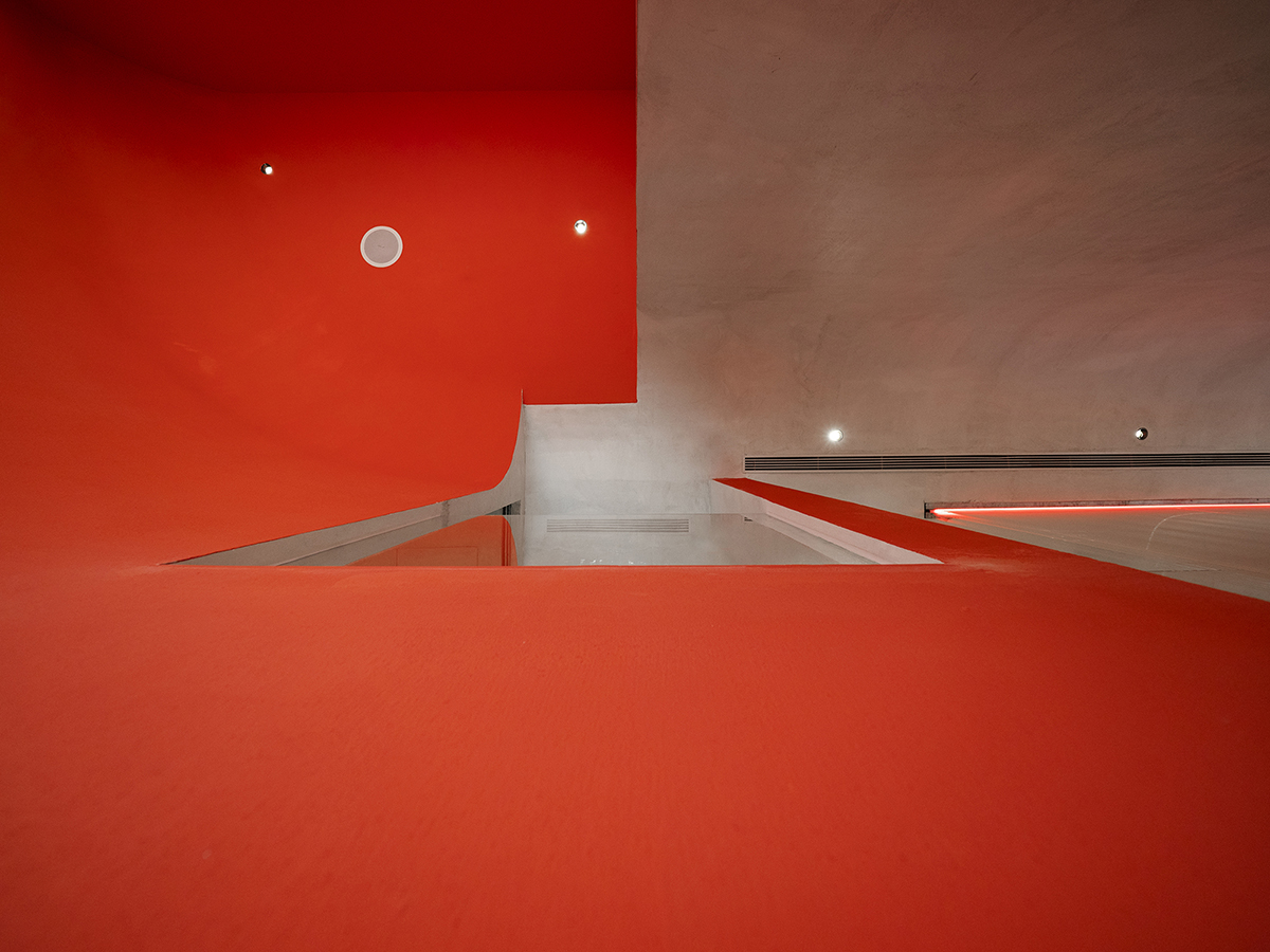 Waterfrom Design completes Doko Bar with giant bloody red boxes in Shenzhen