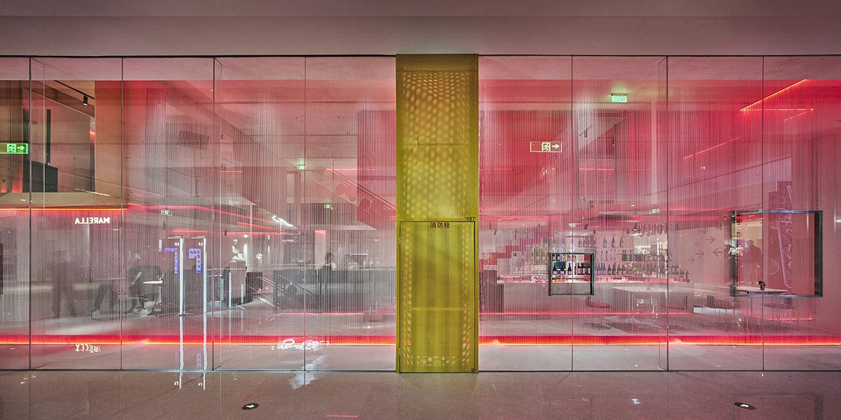 Waterfrom Design completes Doko Bar with giant bloody red boxes in Shenzhen
