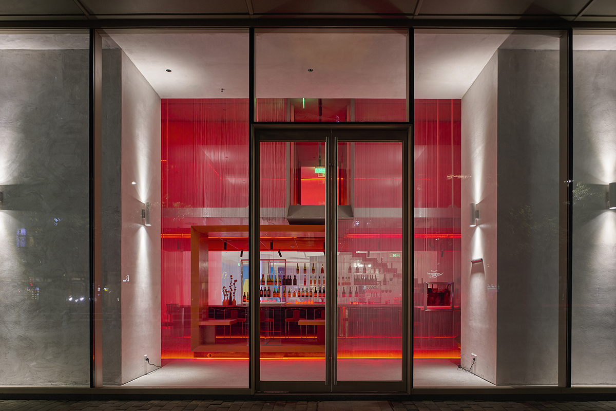 Waterfrom Design completes Doko Bar with giant bloody red boxes in Shenzhen