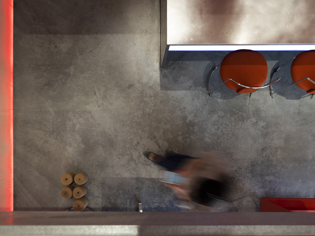 Waterfrom Design completes Doko Bar with giant bloody red boxes in Shenzhen