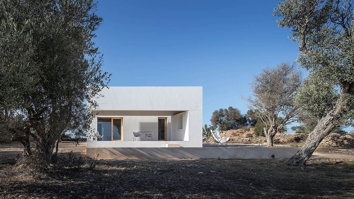 Marià Castelló Architecture designs residence with fragmented volumes on Formentera island