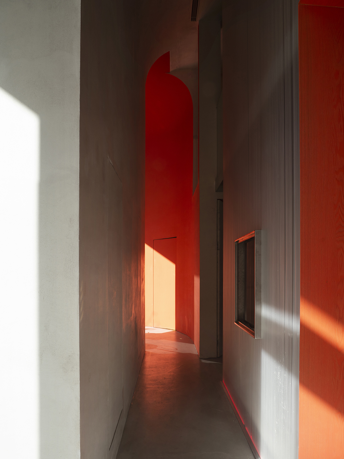 Waterfrom Design completes Doko Bar with giant bloody red boxes in Shenzhen