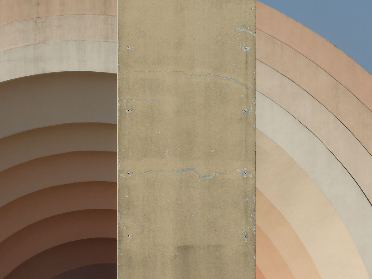 Nikola Olic captures alluring details in his 