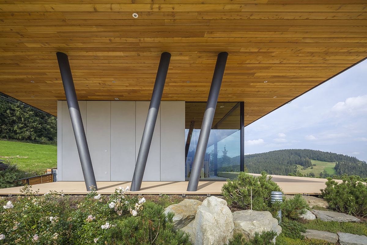 KARPIEL STEINDEL Architektura reinterprets traditional Zakopane style with modern Tatra House