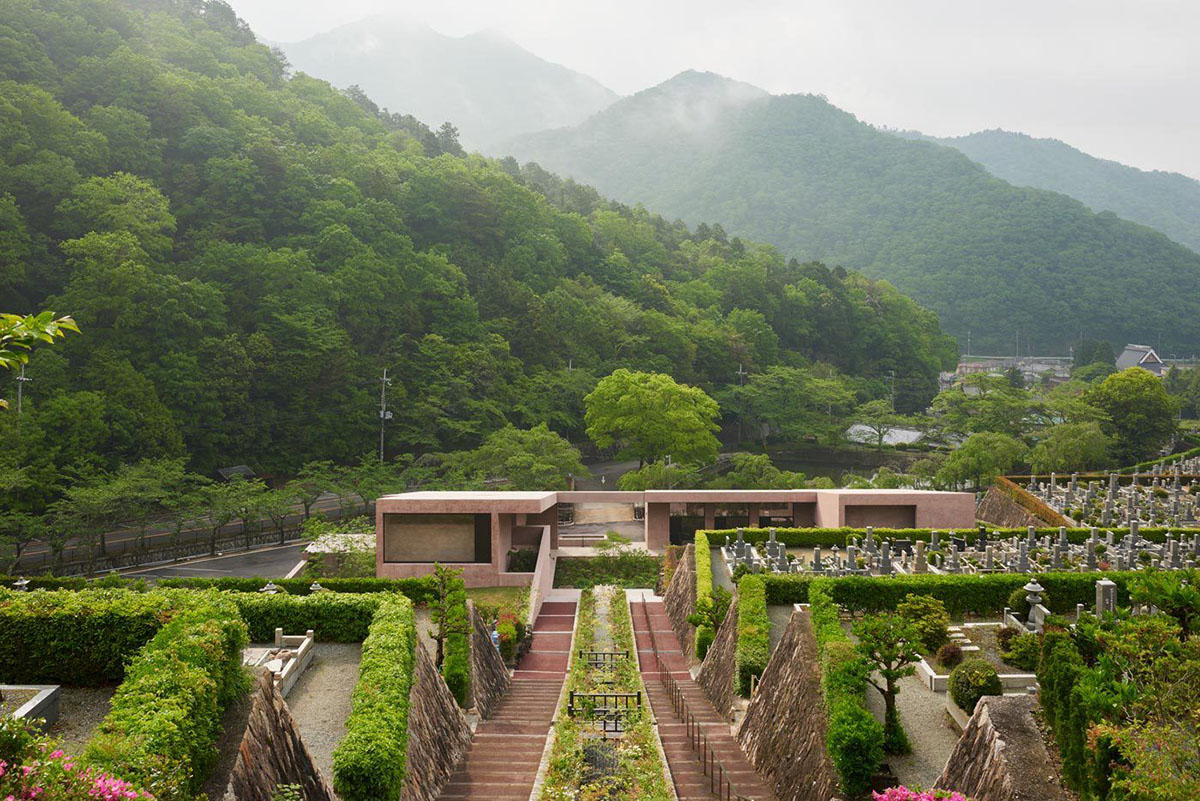 David Chipperfield completes chapel and visitor centre in Hyōgo Prefecture with red coloured concrete