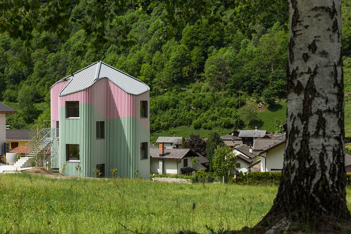 Daniel Buren, Davide Macullo, with Mario Cristiani, Galleria Continua, built this house as public art