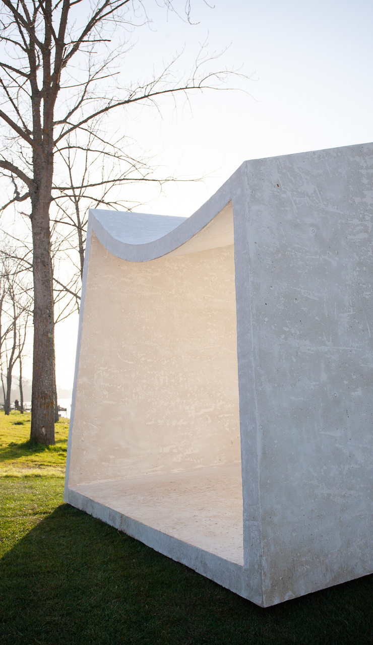 ABRIGO: A Sheltering Space Fosters A Dialogue With Its Surroundings