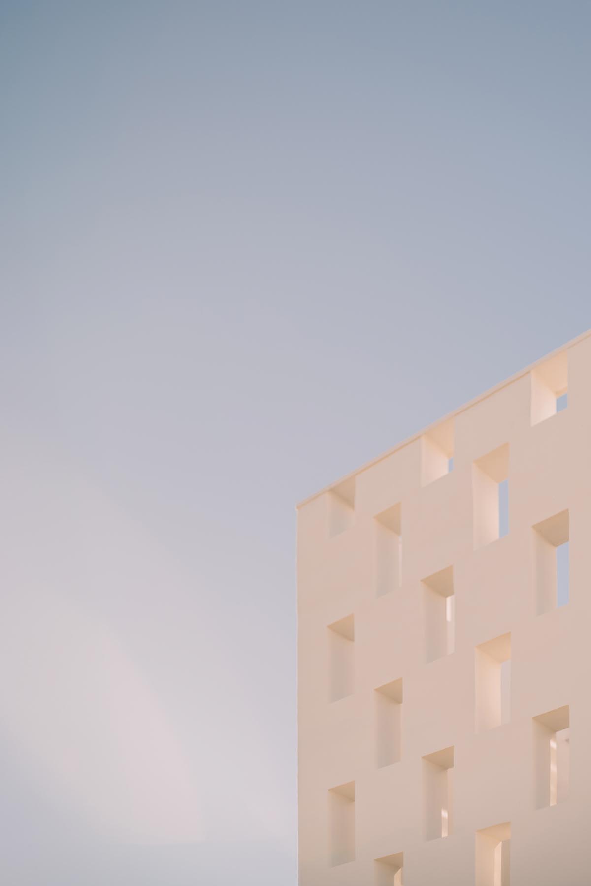 Rea Studio completes Casa Alazán with porous volume in Jalisco, Mexico