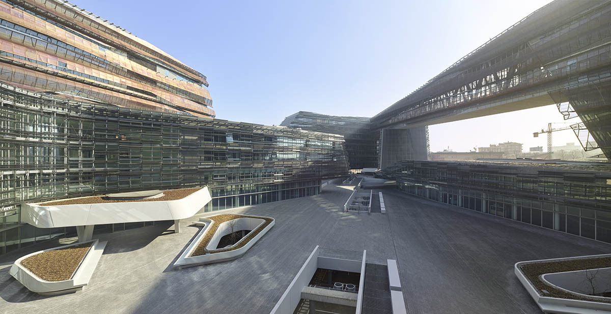 Morphosis completes headquarters for energy company evoking geological formations in Milan
