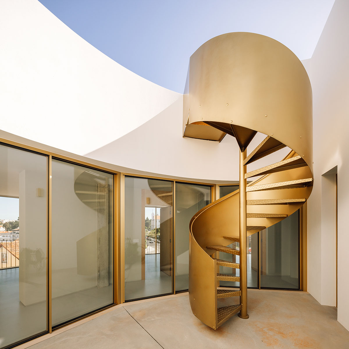 Semi-circular housing block features golden, lightweight and moveable elements in Leiria