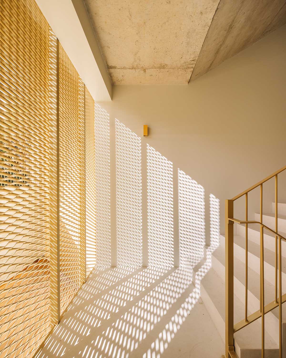 Semi-circular housing block features golden, lightweight and moveable elements in Leiria