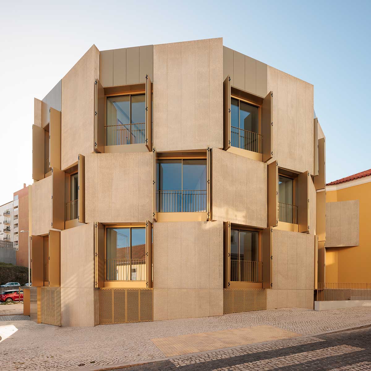 Semi-circular housing block features golden, lightweight and moveable elements in Leiria