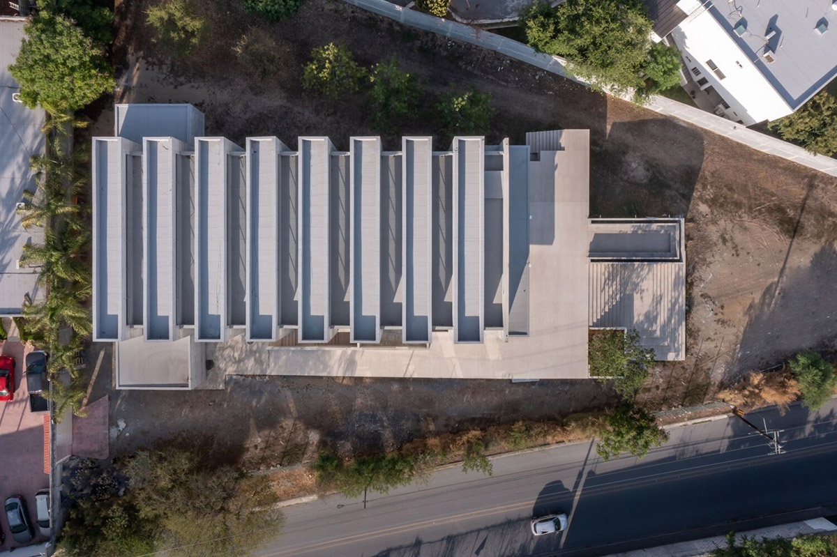 Sliced concrete walls create rhythm and allow abundant natural light for chapel in Monterrey