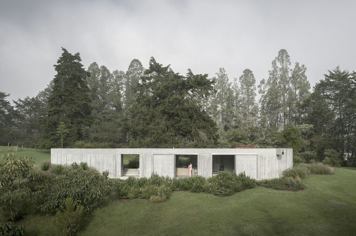Ballen House in Colombia explores possibilities of living in larger spaces in a lush hilly terrain