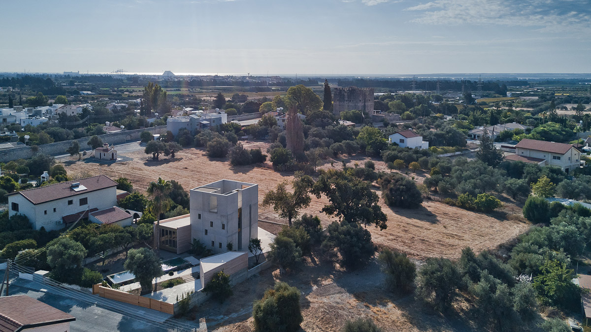 Koulas Residence in Cyprus refers to Koulas' medieval watchtowers with its vertical compact volume
