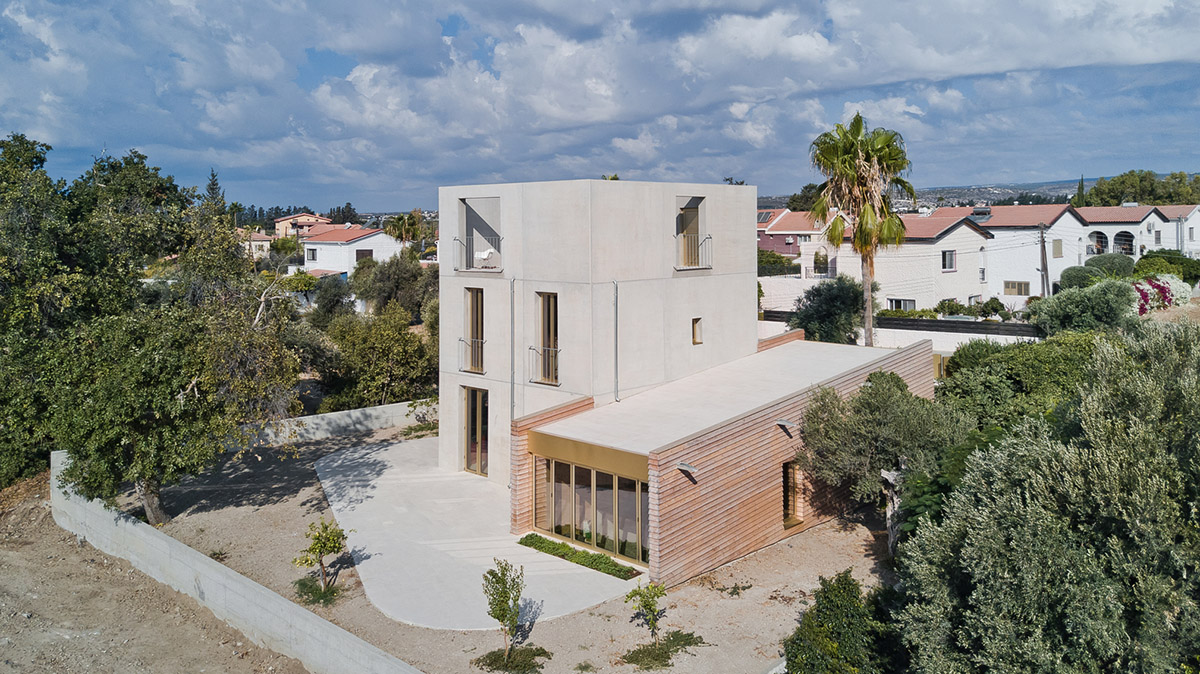 Koulas Residence in Cyprus refers to Koulas' medieval watchtowers with its vertical compact volume