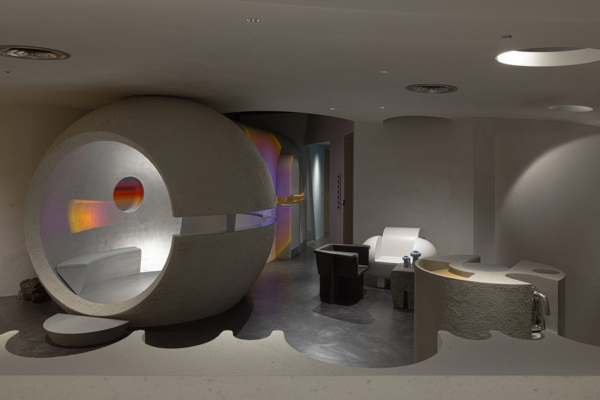 Unique space. 3 D студия футуристический тоннель с бабочками. Retro Futurism Interior. Okanagan Skin Care Centre.