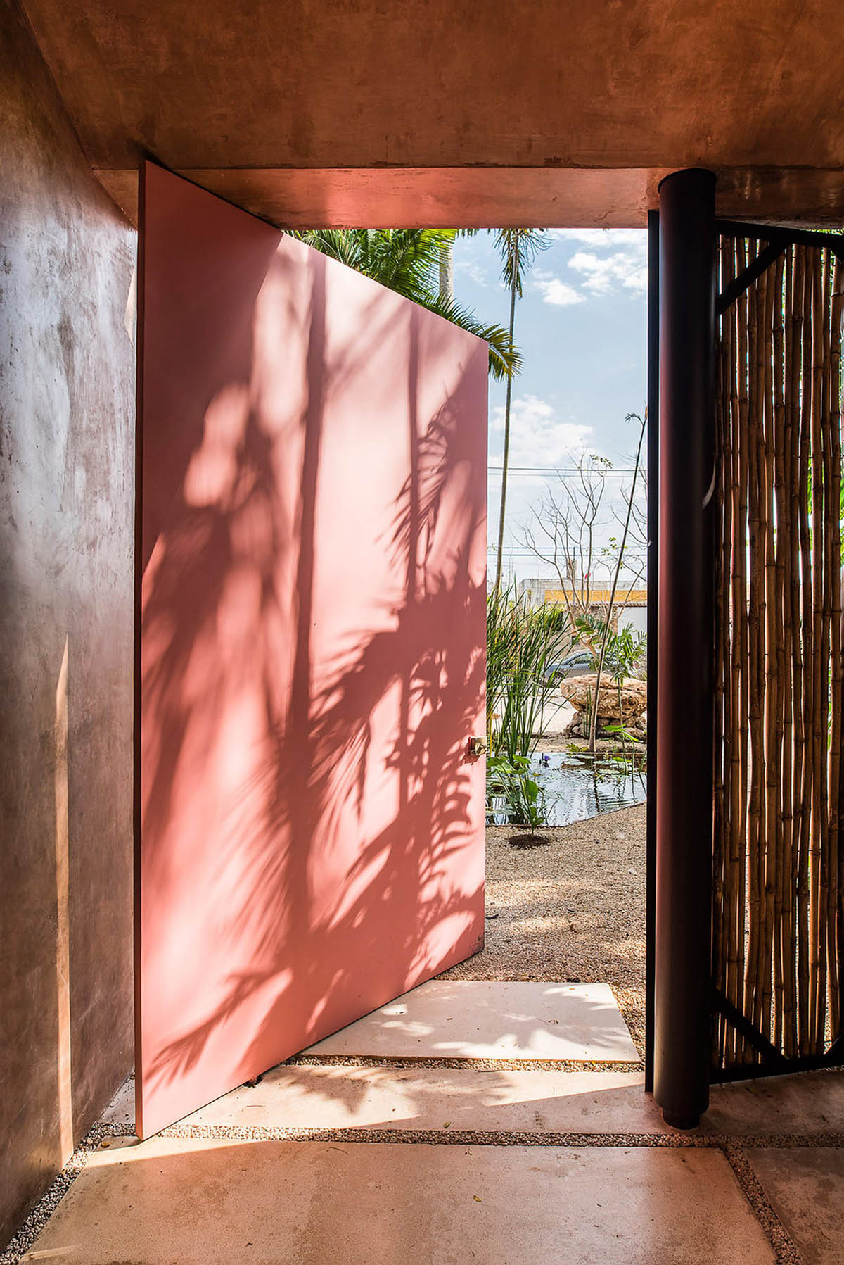 TACO completes this homelike and pinkish workshop studio in a lush green of Yucatan Peninsula