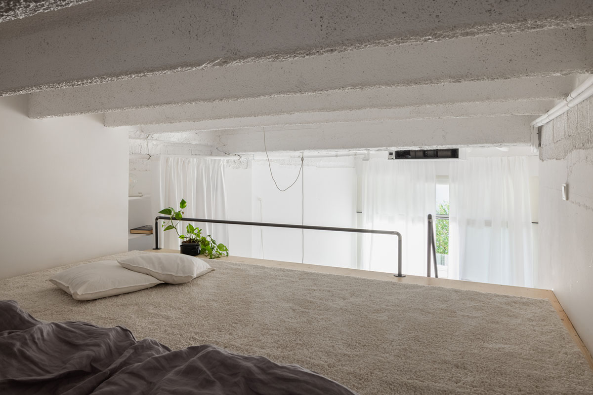 Interiors of this weekend loft feature free-form space playing of light and shadow in Slovakia