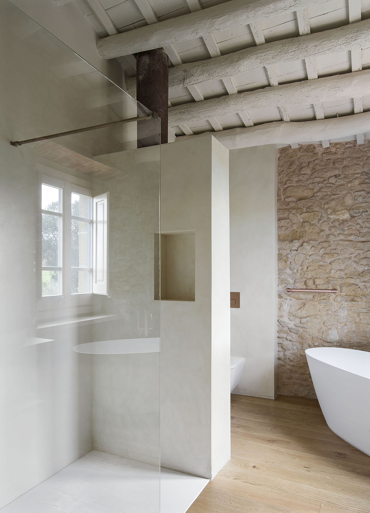 MACH Arquitectos renovates low-lying traditional house in the charming village of Pals, Spain 