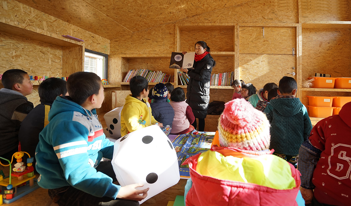 ZHU Jingxiang builds checkered playroom for kids to be built in remote regions