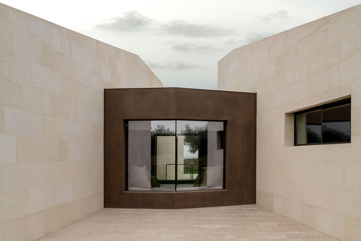 Holiday villa by Westway Architects comprises three distinct volumes made of Note stone in Italy 