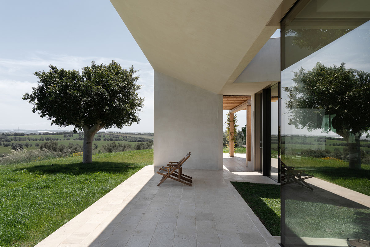 Holiday villa by Westway Architects comprises three distinct volumes made of Note stone in Italy 