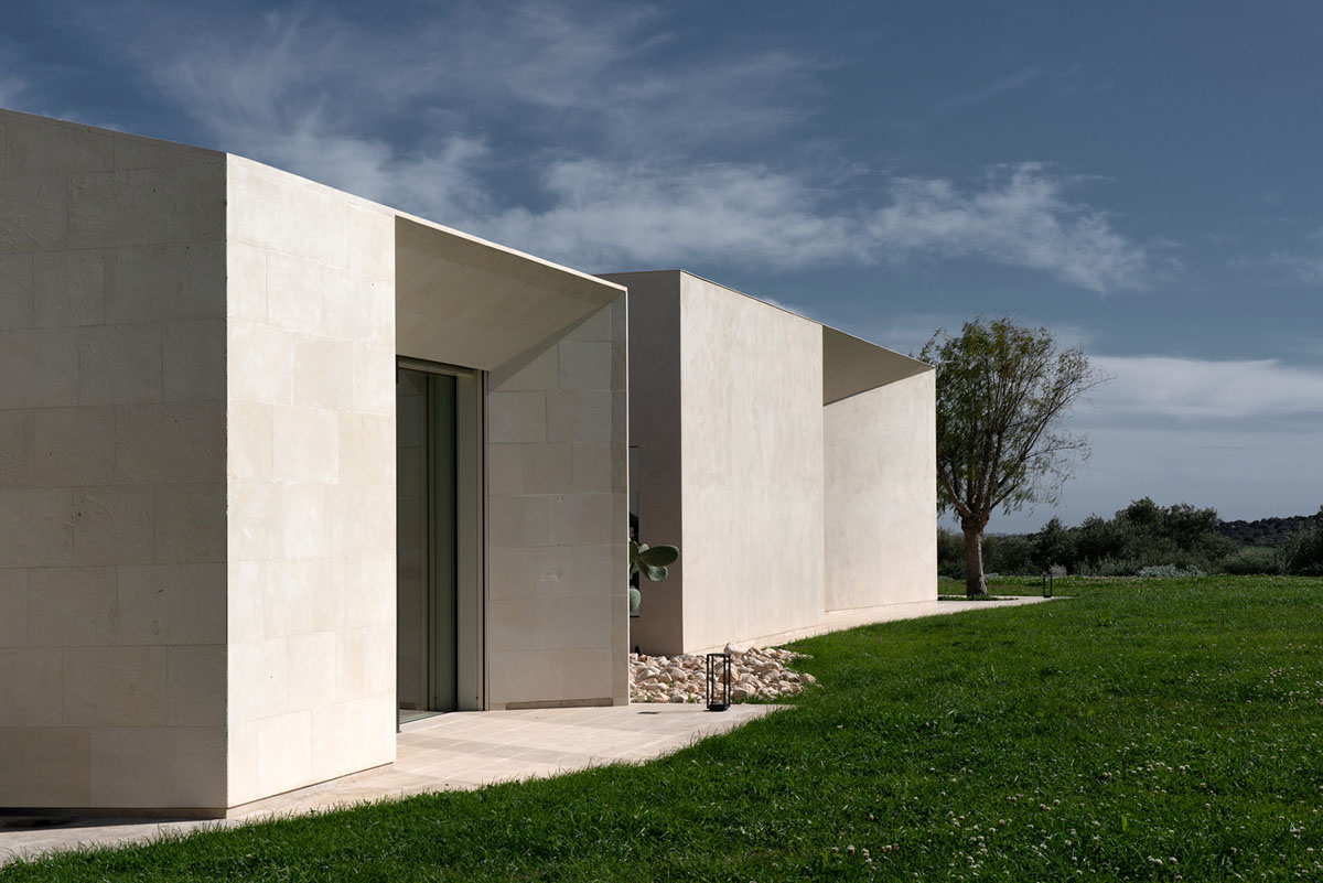 Holiday villa by Westway Architects comprises three distinct volumes made of Note stone in Italy 
