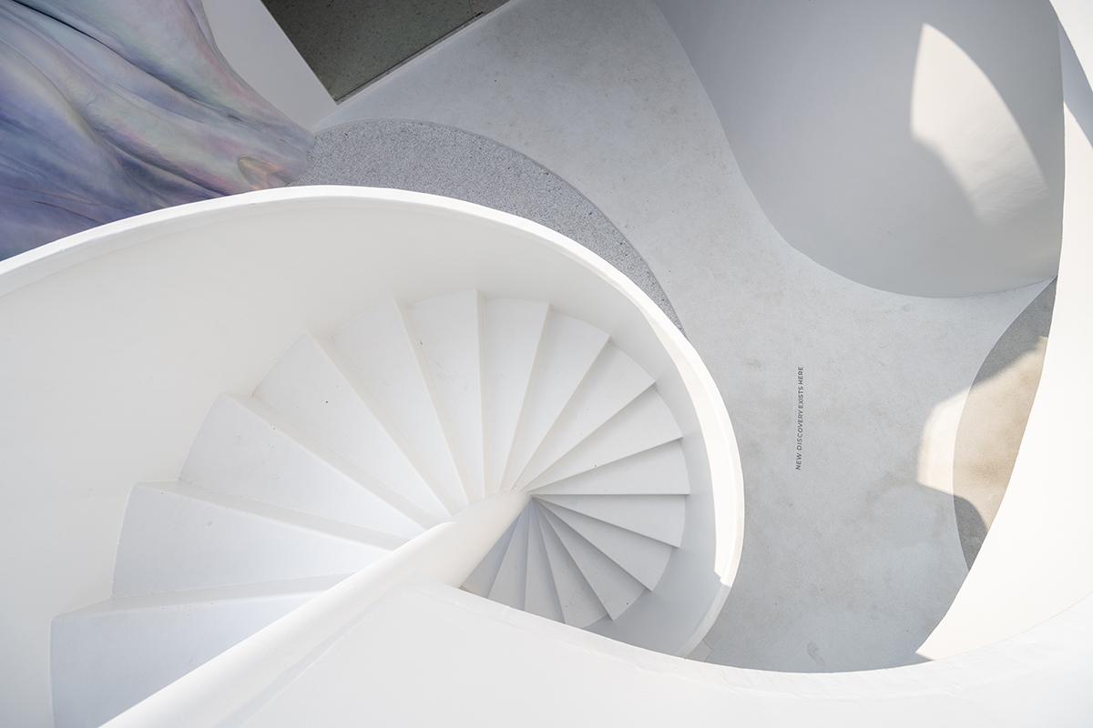 Unknown Surface Studio creates sinuous Uncloud Caffee in Thailand