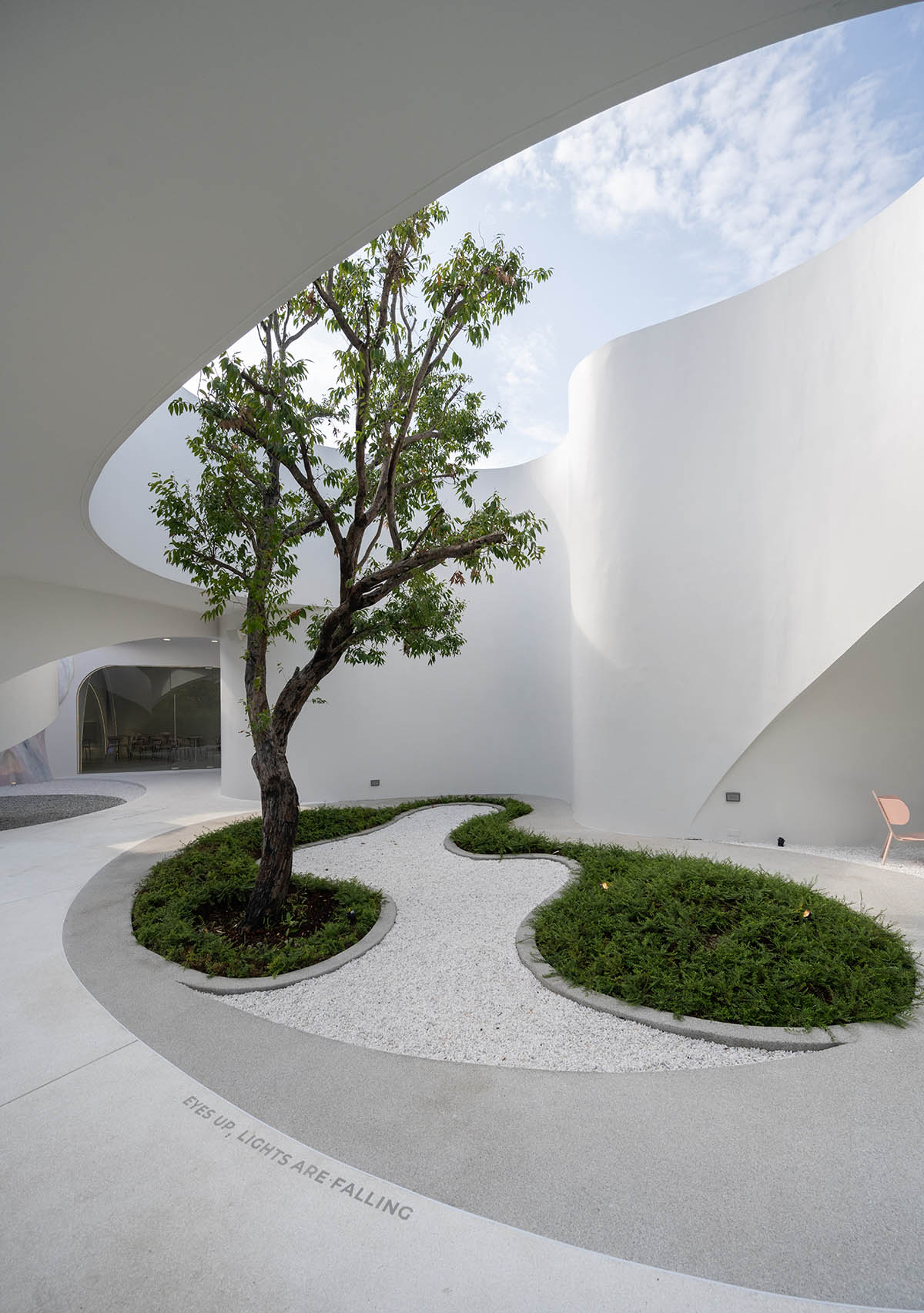 Unknown Surface Studio creates sinuous Uncloud Caffee in Thailand