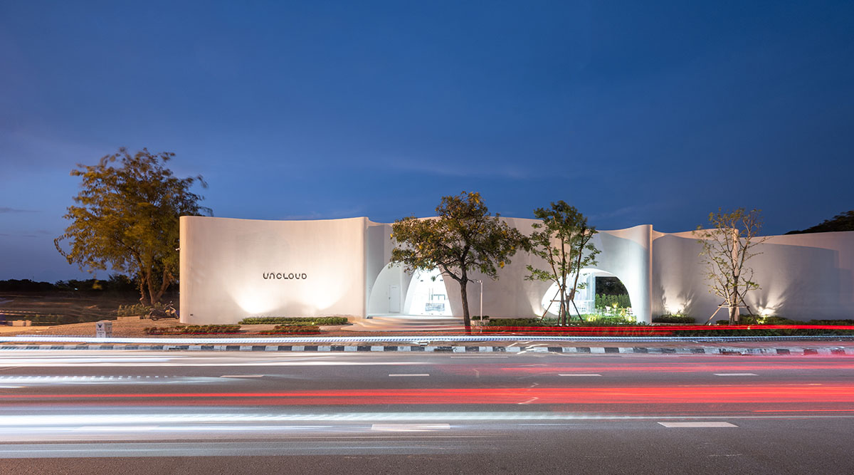 Unknown Surface Studio creates sinuous Uncloud Caffee in Thailand