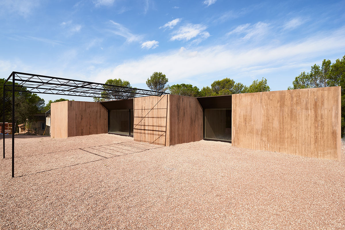 Atheleia Arquitectura designs Límit House featuring parallel walls to capture views in Spain