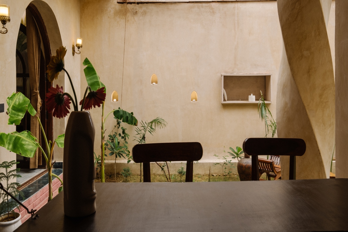 Studio Shunya designs a Zero-Energy Traditional Indian Mud Building 