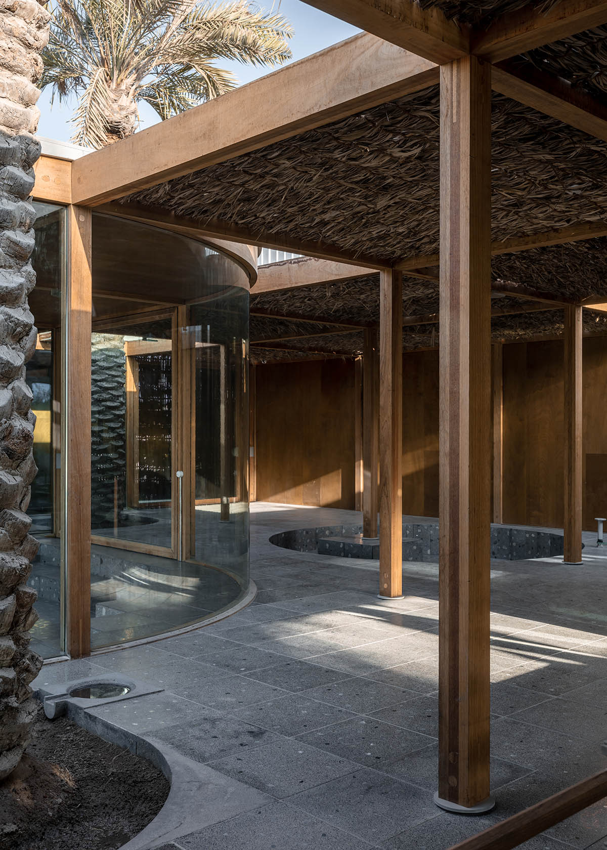 Текстильная фабрика Leopold Banchini Architects меняет представление о традиционных ремеслах в Бахрейне 