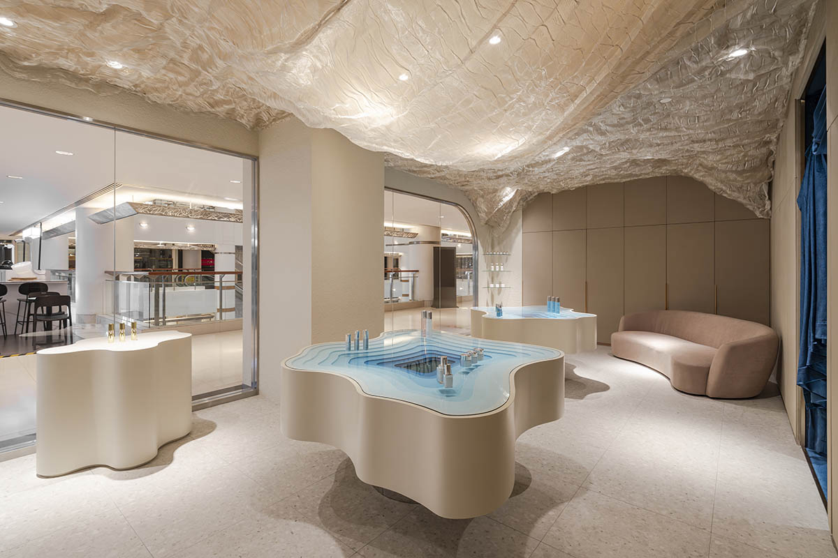 Spacemen created retail store that references sand dunes in Kuala Lumpur