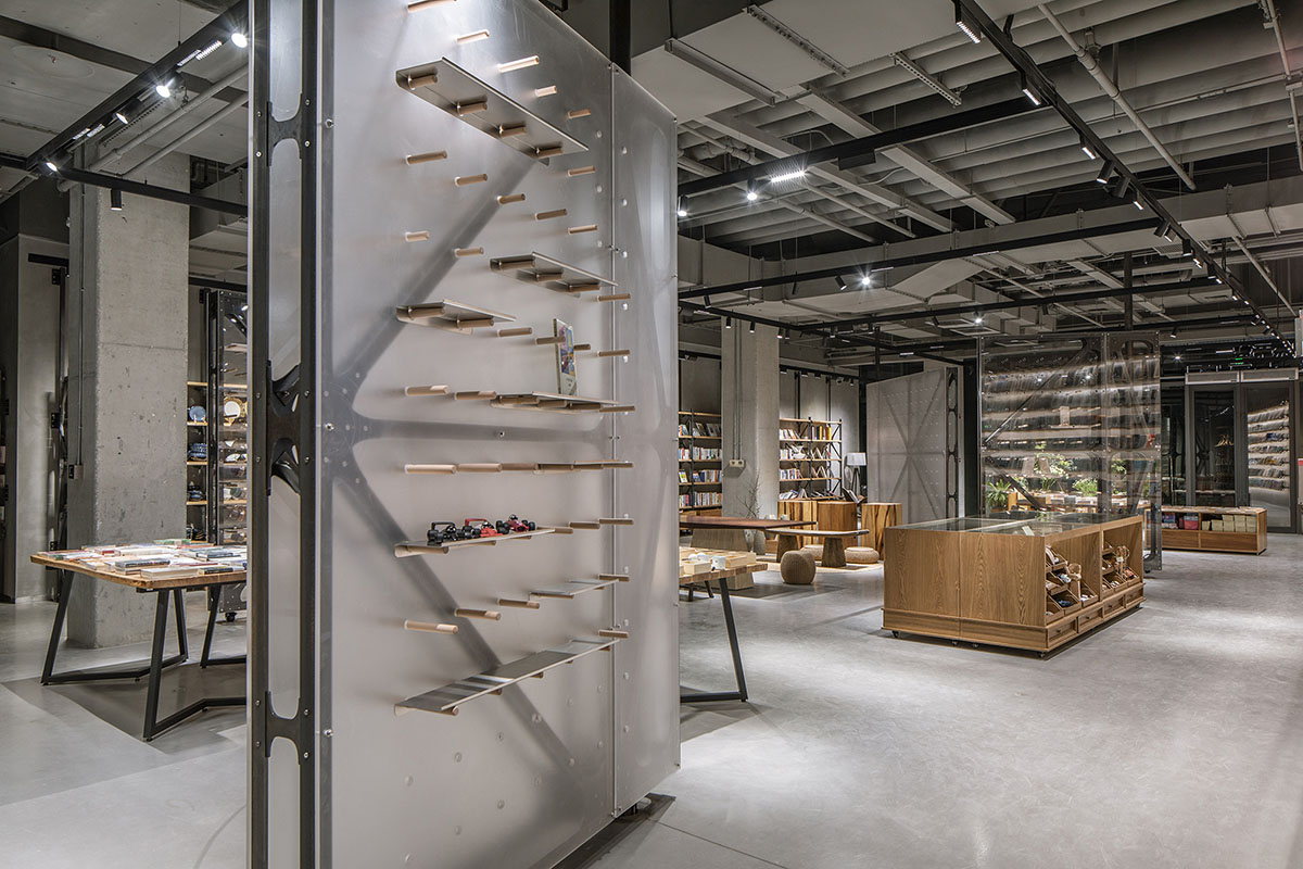 LUO Studio completes Mumokuteki Concept Bookstore in Beijing