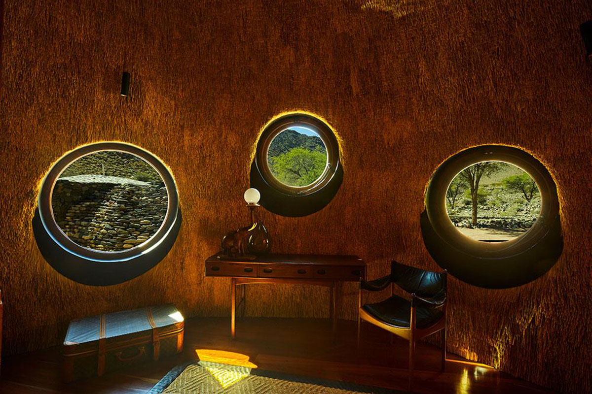 Porky Hefer's first secluded house was built from organic materials in the Namib Desert