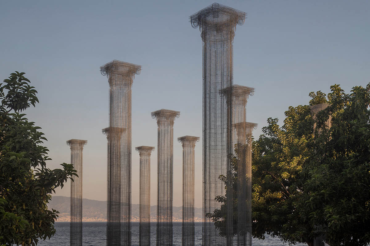 Edoardo Tresoldi uses 46 wire mesh pillars for his permanent installation in Reggio Calabria