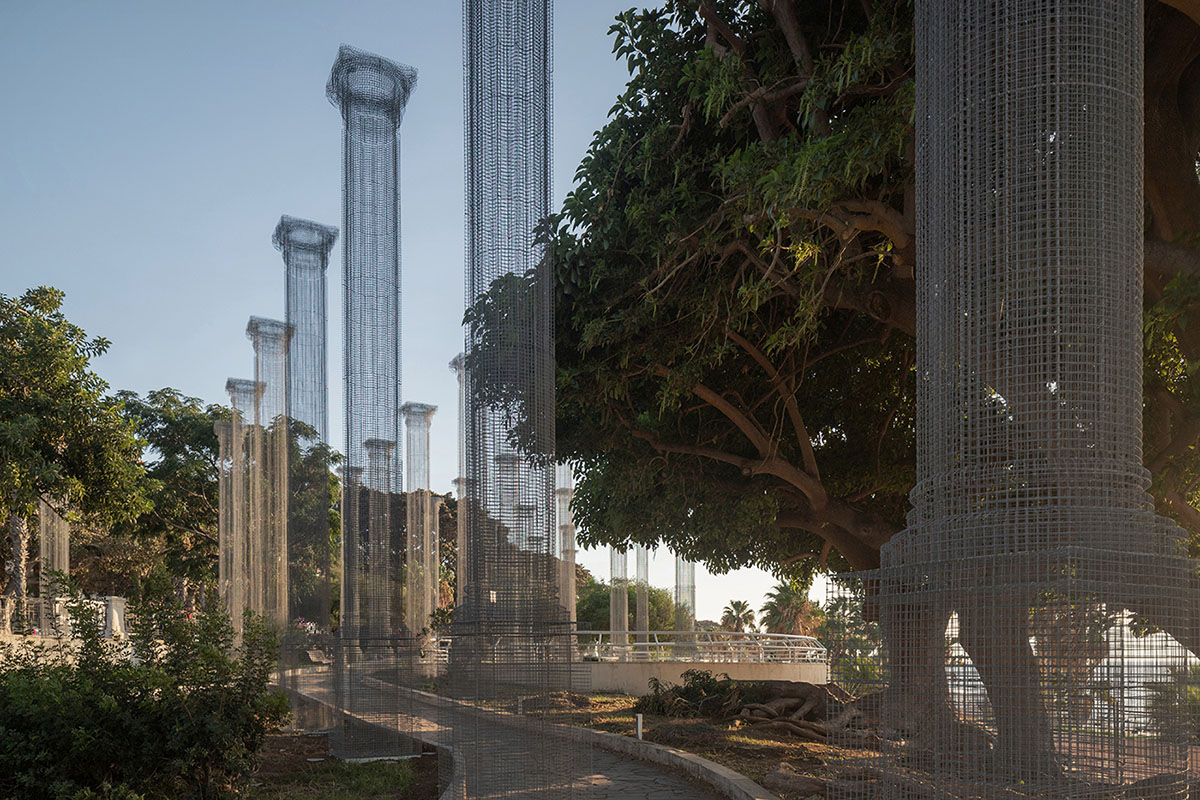 Edoardo Tresoldi uses 46 wire mesh pillars for his permanent installation in Reggio Calabria
