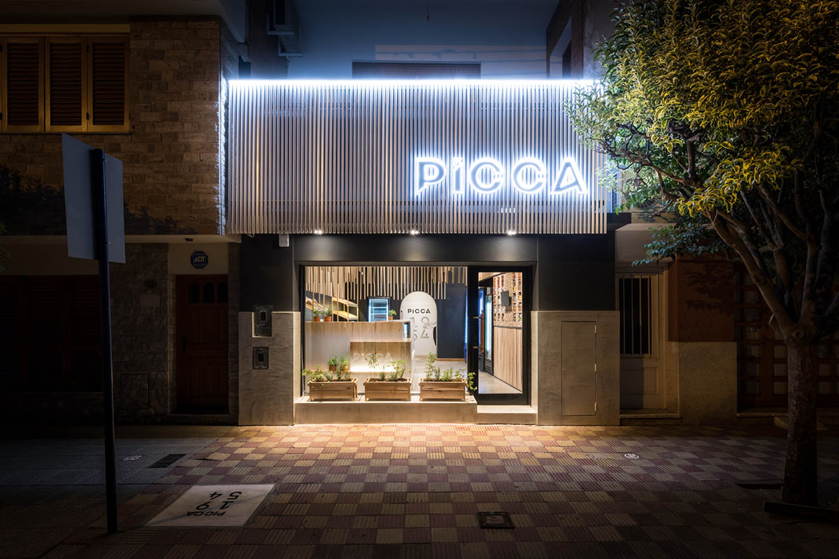 Efeeme arquitectos suspends thousands of broomsticks from the ceiling of patisserie in C&oacute;rdoba