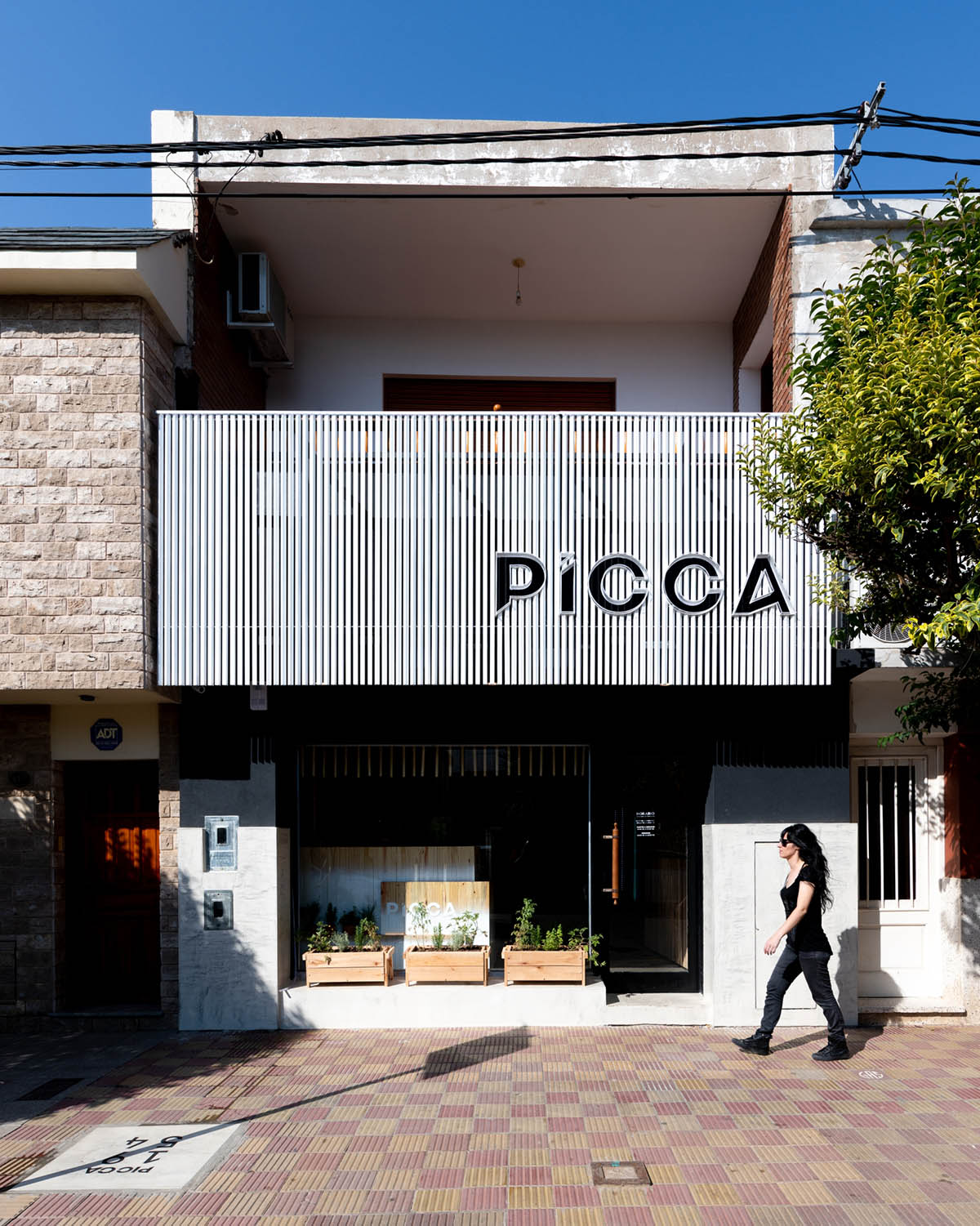 Efeeme arquitectos suspends thousands of broomsticks from the ceiling of patisserie in C&oacute;rdoba