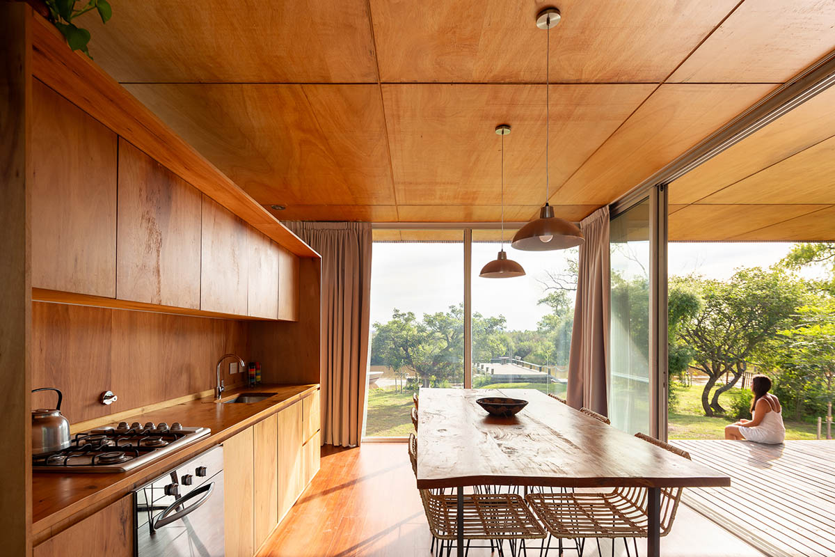 Floating Argentinean house by Mateo Gagliardo sits on a hill to resists against flooding 