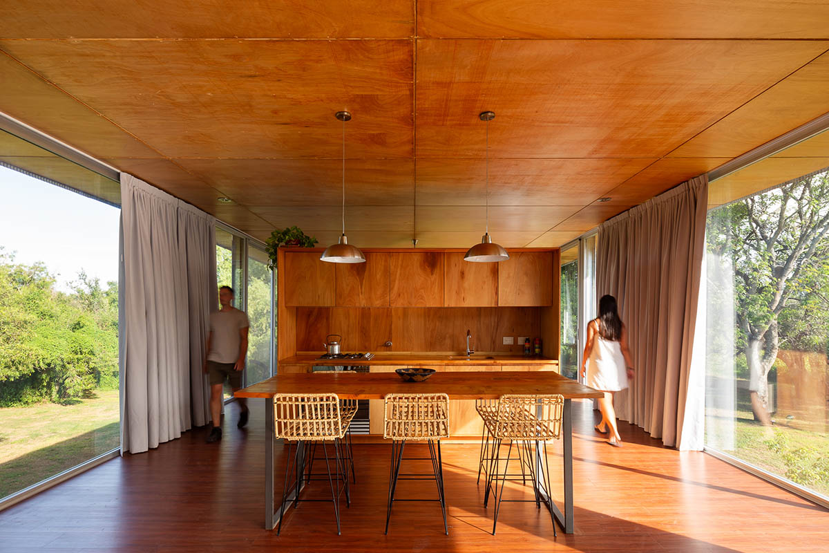 Floating Argentinean house by Mateo Gagliardo sits on a hill to resists against flooding 