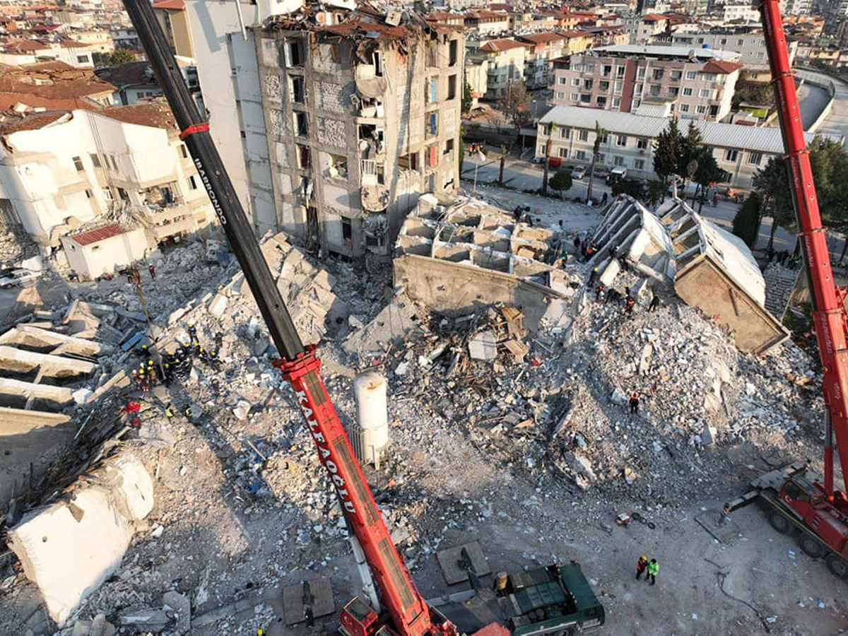 Turkish authorities issue arrest warrants for contractors associated with collapsed buildings 
