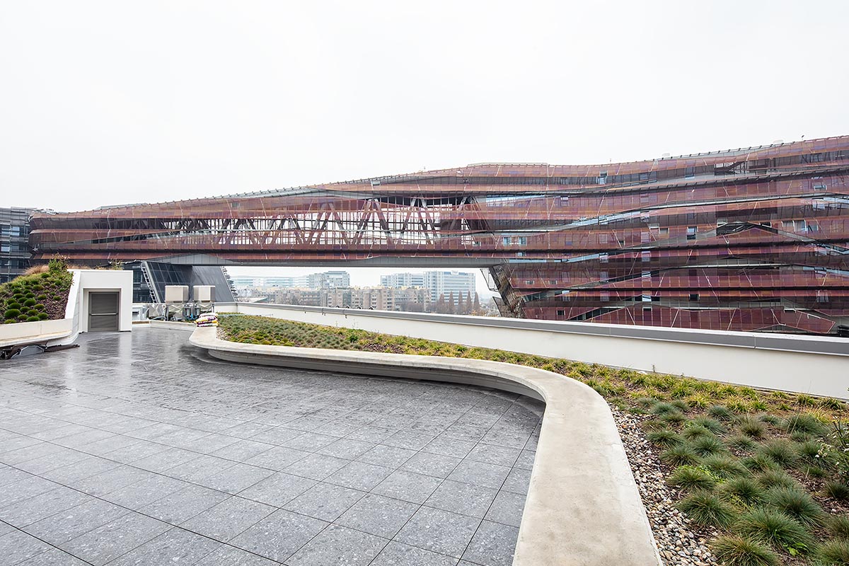 Morphosis completes headquarters for energy company evoking geological formations in Milan