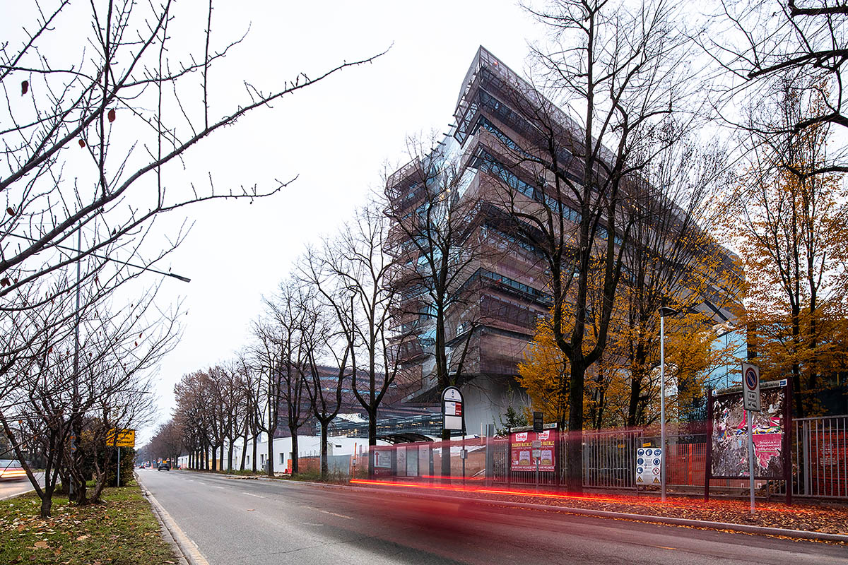 Morphosis completes headquarters for energy company evoking geological formations in Milan